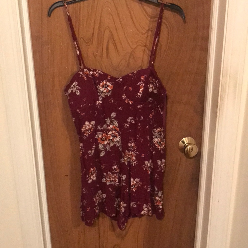 Adorable NWT Floral romper 🌸